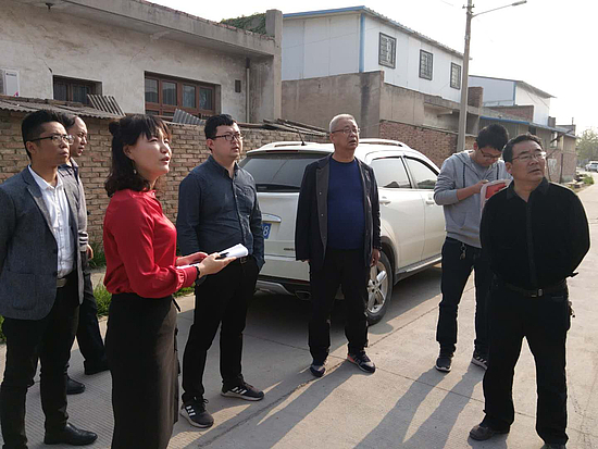 檢查組先后深入地質(zhì)災害隱患點，對隱患點的規(guī)模現(xiàn)狀、發(fā)育情況、群測群防人員配備等進行督導核查。.jpg