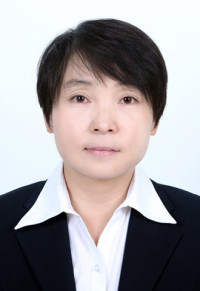 王  艷