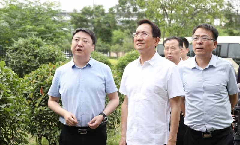 楊仁華調(diào)研生態(tài)環(huán)境保護(hù)工作