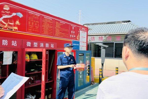 西咸新區(qū)消防救援支隊建章路街道消防所開展重點單位微型消防站培訓(xùn)工作
