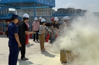 西咸新區消防救援支隊底張街道消防所聯合永和路小型站深入建設工地開展消防演練